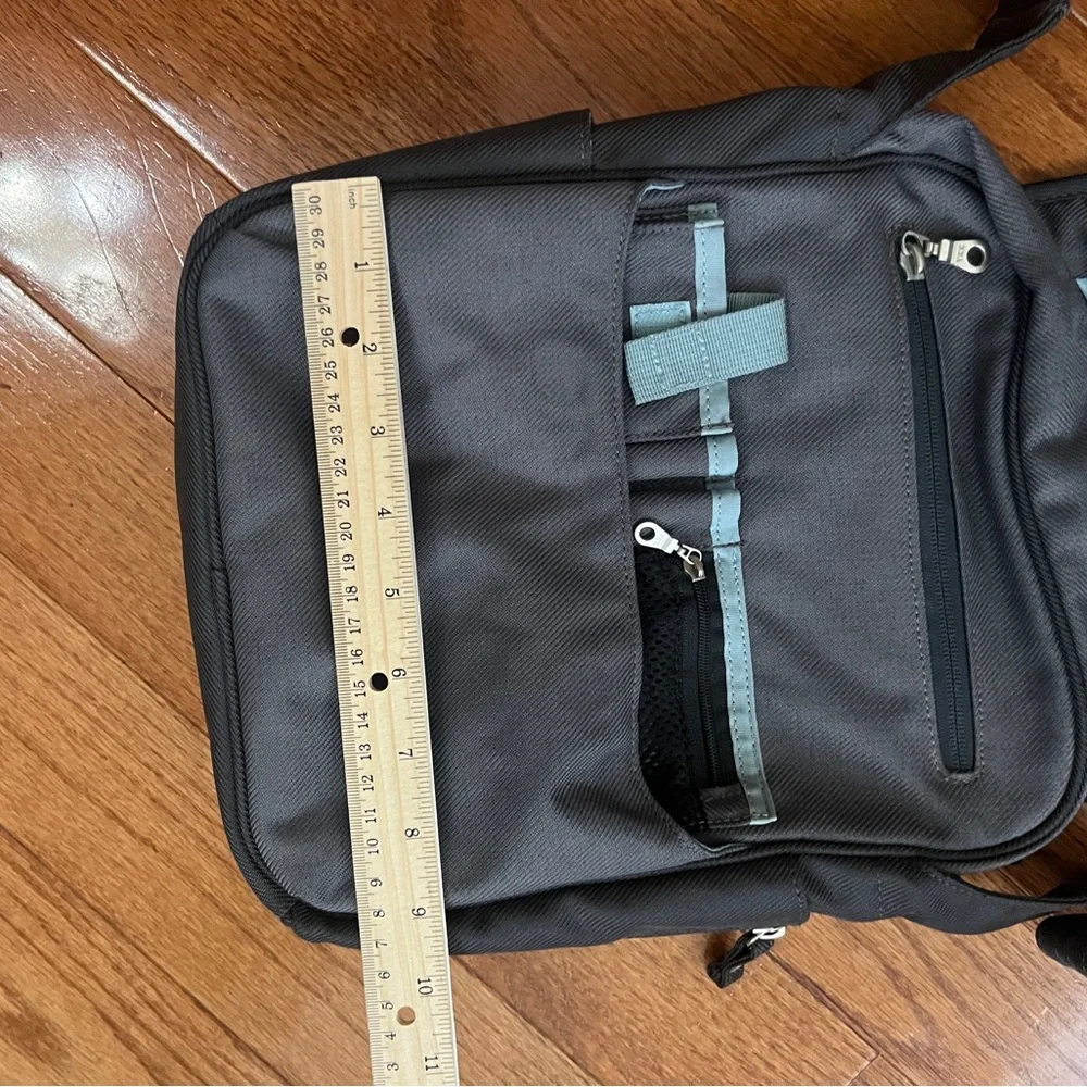 REI small Messenger style bag - Picture 3 of 7